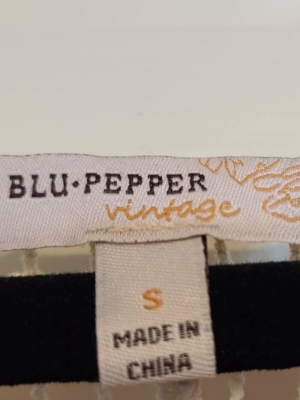 Blu Pepper Cream Crochet Fringe Top Size Small - Picture 4 of 6
